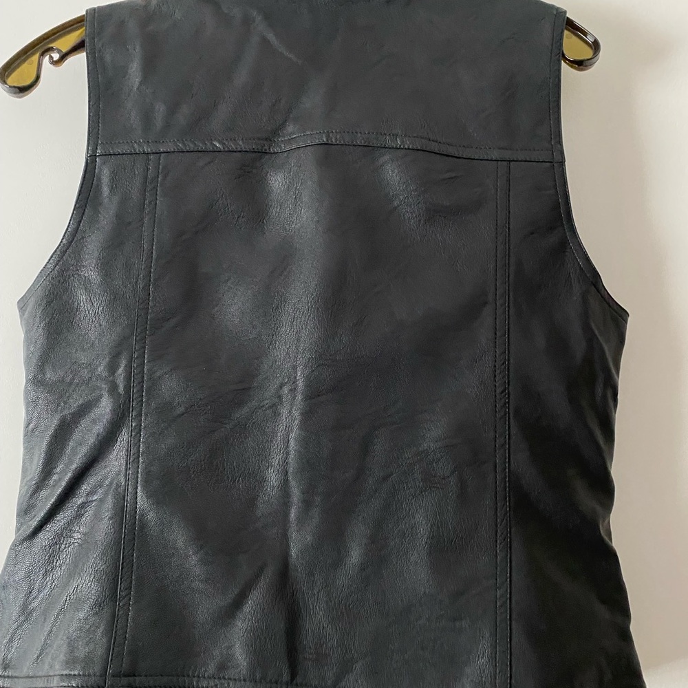 Black vest - Picture 3 of 11